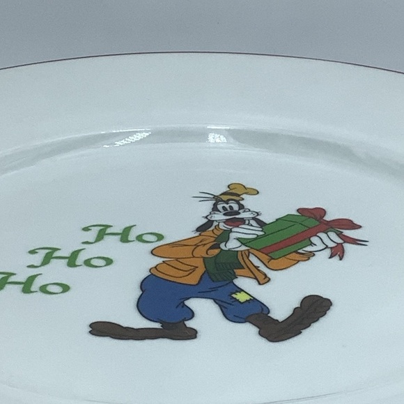 Disney Mickey’s Vintage Holiday Ceramic Dinner Plate Featuring Goofy (3 of 4) - Picture 2 of 4